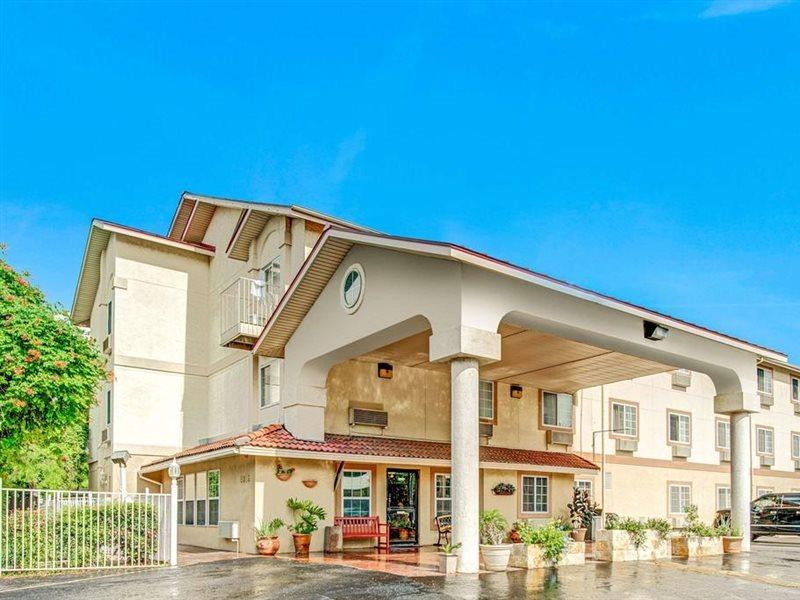 Hotel Super 8 By Wyndham San Antonio/Fiesta Extérieur photo
