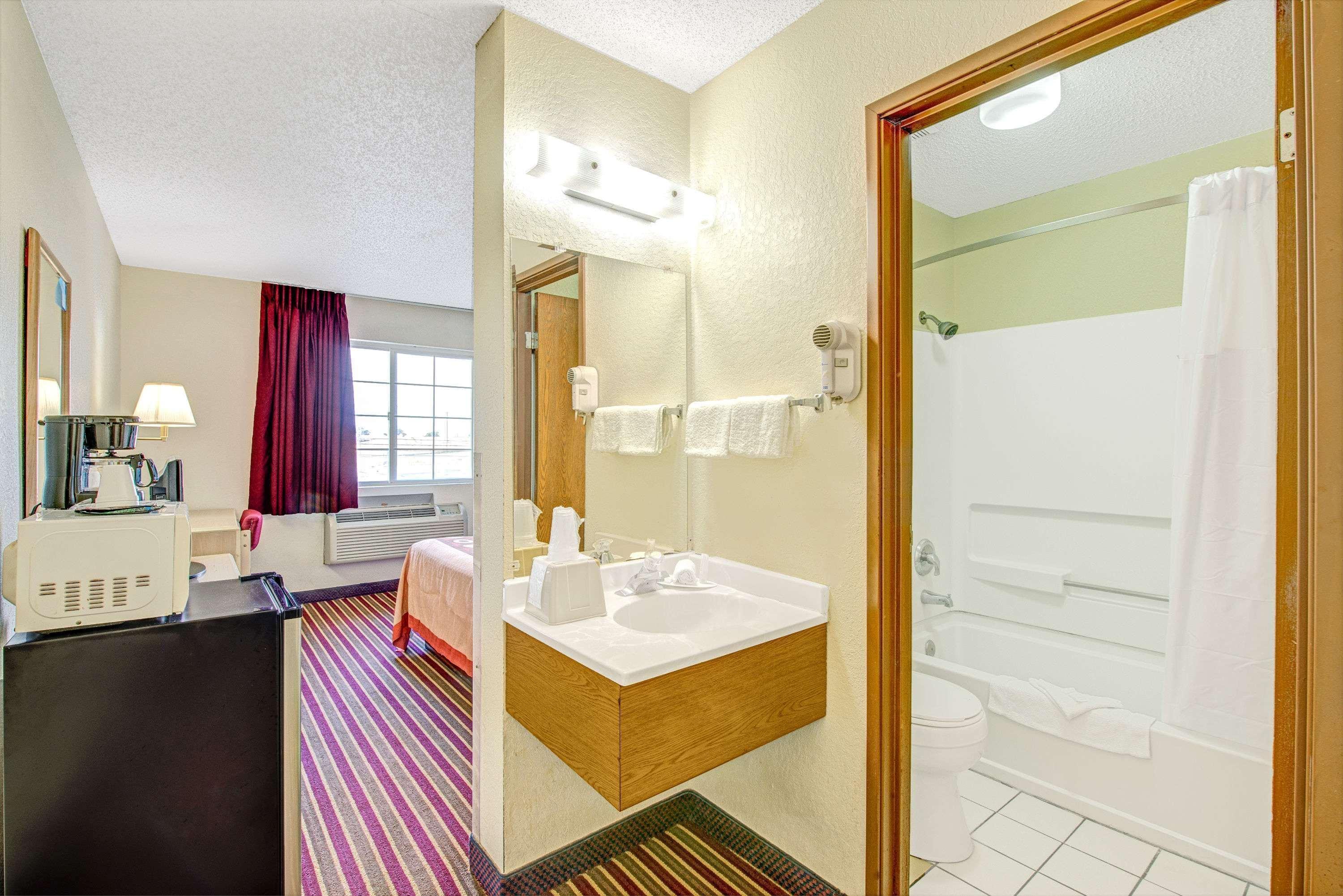 Hotel Super 8 By Wyndham San Antonio/Fiesta Extérieur photo