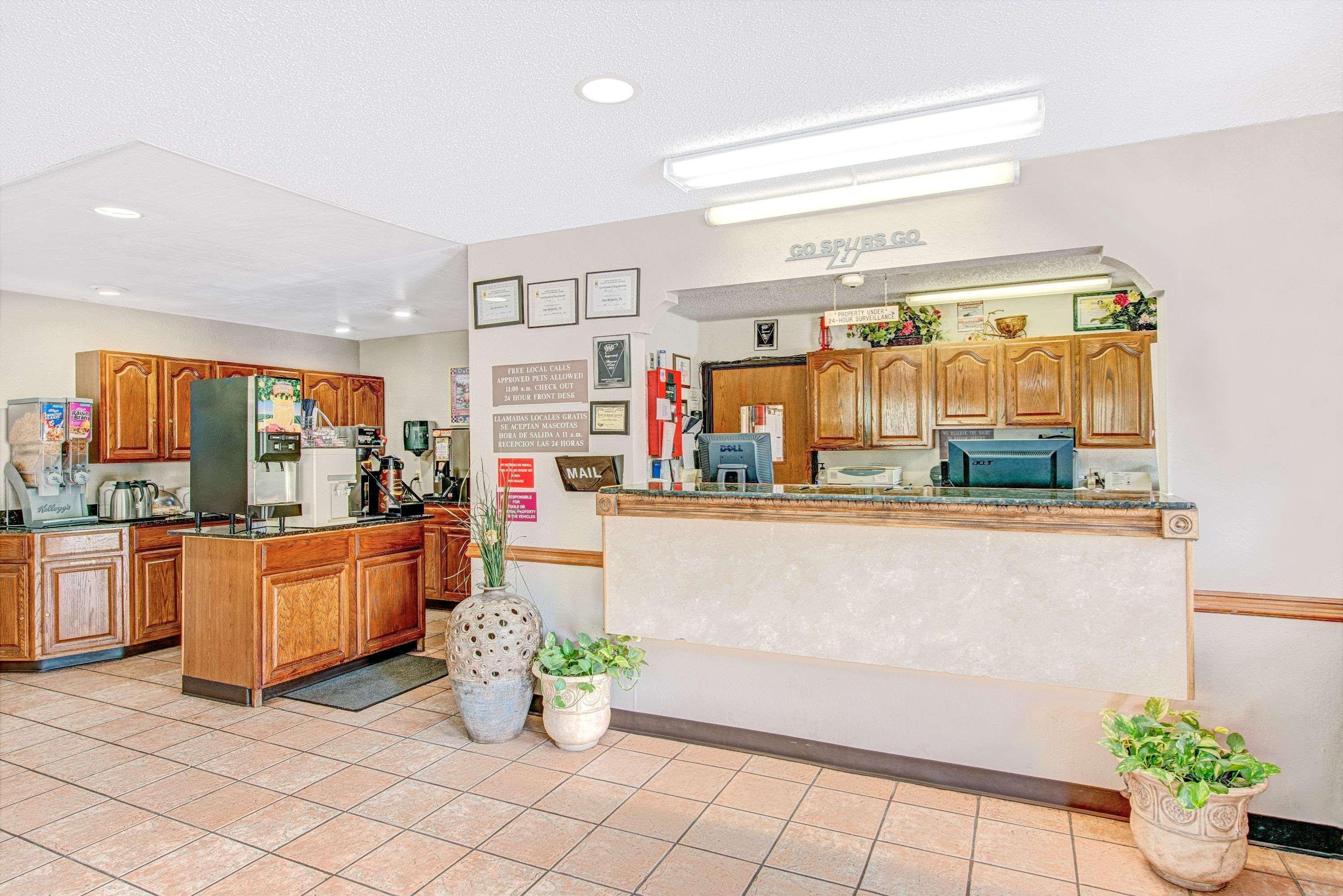 Hotel Super 8 By Wyndham San Antonio/Fiesta Extérieur photo