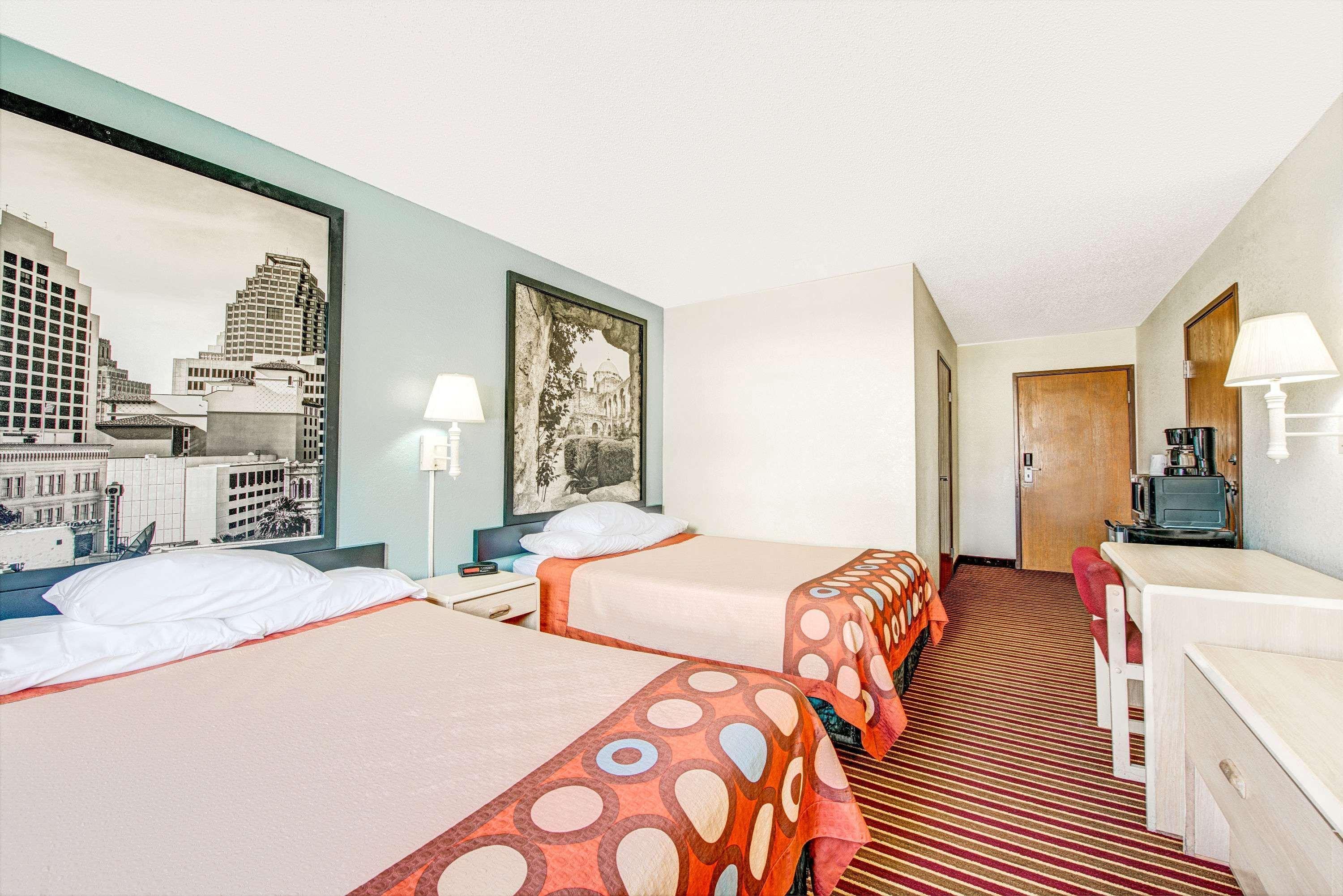 Hotel Super 8 By Wyndham San Antonio/Fiesta Extérieur photo