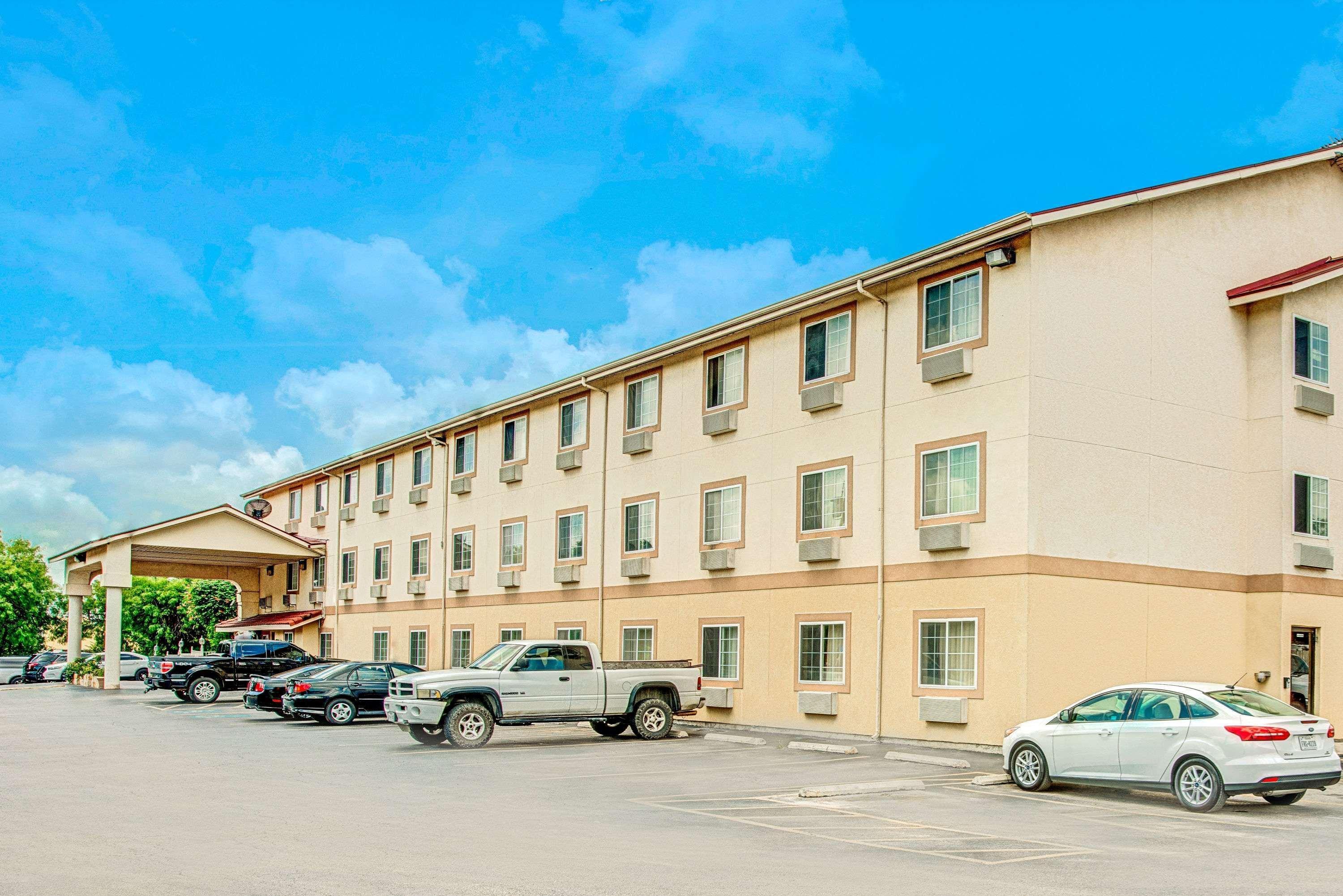 Hotel Super 8 By Wyndham San Antonio/Fiesta Extérieur photo