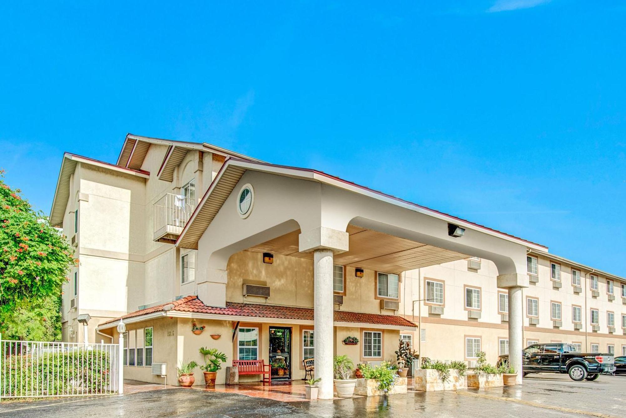 Hotel Super 8 By Wyndham San Antonio/Fiesta Extérieur photo